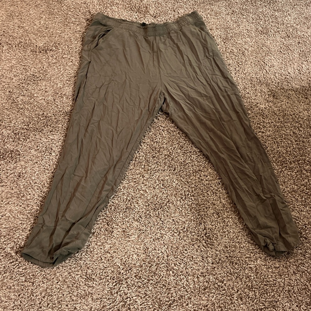 H&M green cuffed pants